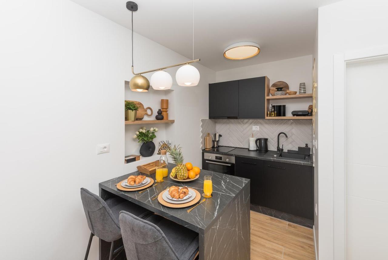 Studio Apartment Bianco, Near Beach, Free Parking, Wi-Fi Макарска Екстериор снимка