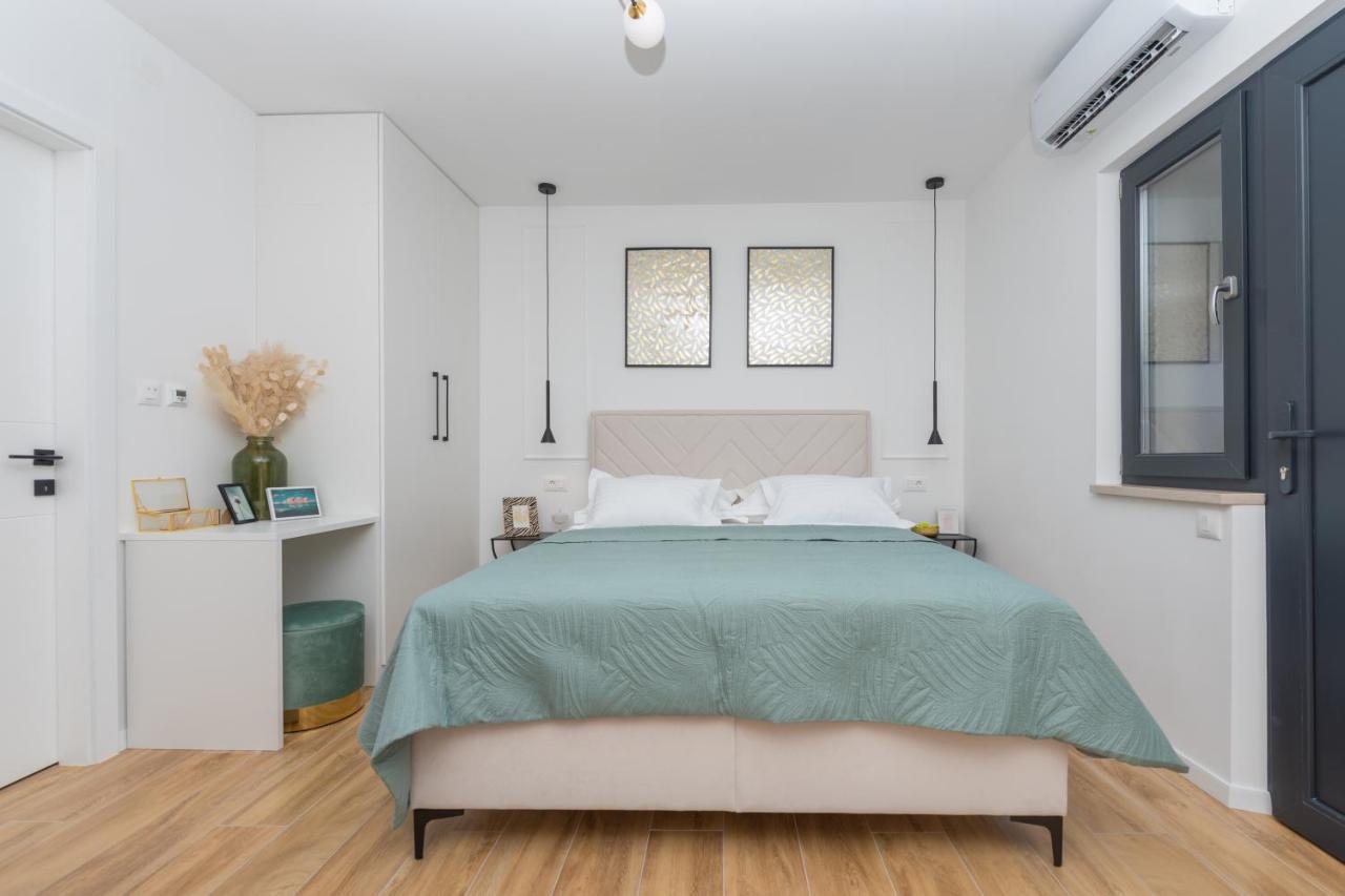 Studio Apartment Bianco, Near Beach, Free Parking, Wi-Fi Макарска Екстериор снимка